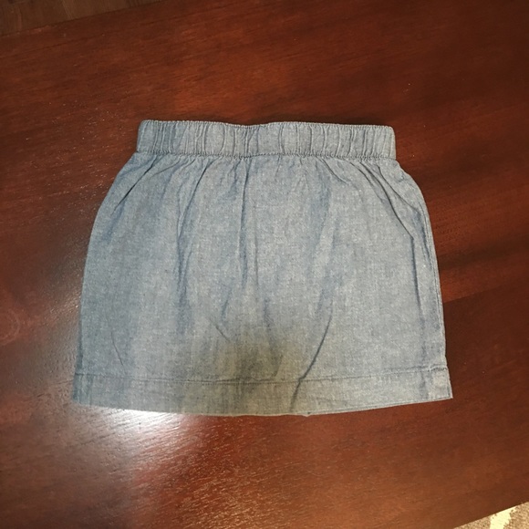 Carter’s 2-pc chambray skirt and bike shorts 4T - Picture 2 of 3